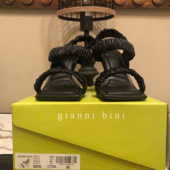 Black heeled sandals; size 7.5; straps are elastic; good stretch; - Picture 3 of 5